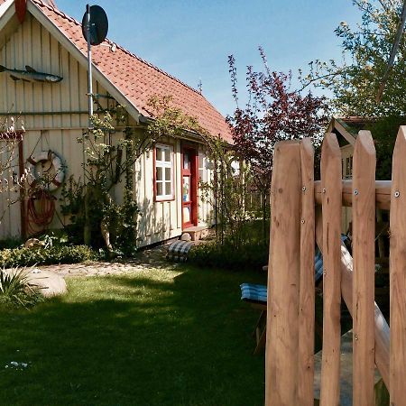Kleines Haus Am Hafen - Ruhig Und Gruen Am Ortsrand Villa Prerow Luaran gambar