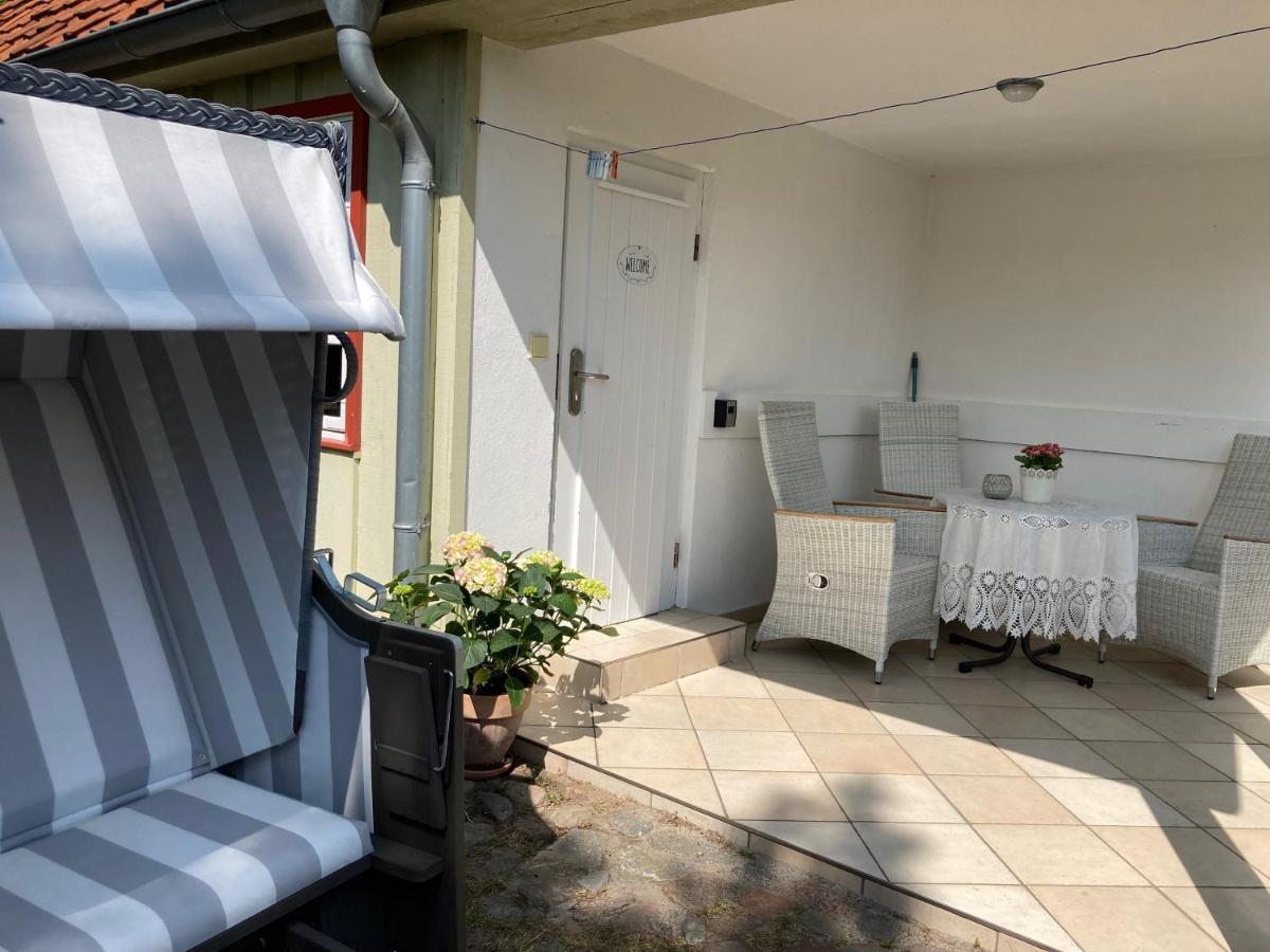 Kleines Haus Am Hafen - Ruhig Und Gruen Am Ortsrand Villa Prerow Luaran gambar